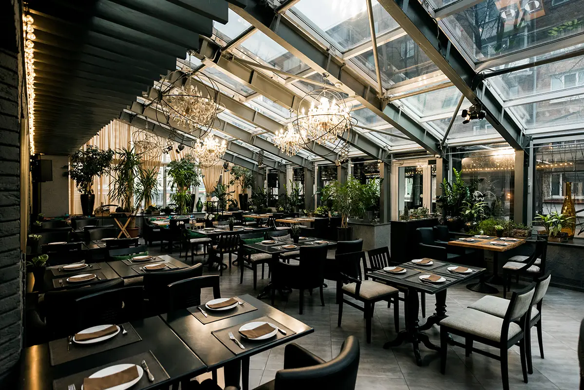 Comedor preparado para reservas en Biazteri